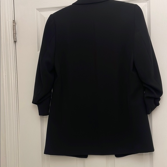 Elegant Black Women's Blazer by H and M - Picture 6 of 6